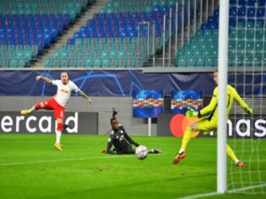 Bóng đá quốc tế 09/12: MU phải xuống chơi Europa League