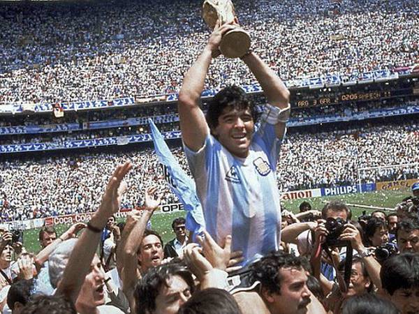Sự nghiệp huyền thoại Maradona – Cậu bé vàng Argentina