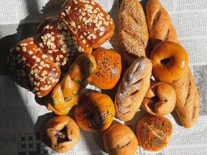 Phân tích ý nghĩa giấc mơ thấy ăn bánh mì đánh con gì chuẩn?