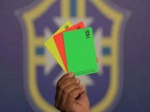 Thẻ xanh bóng đá là gì? Nó tượng trưng cho điều gì