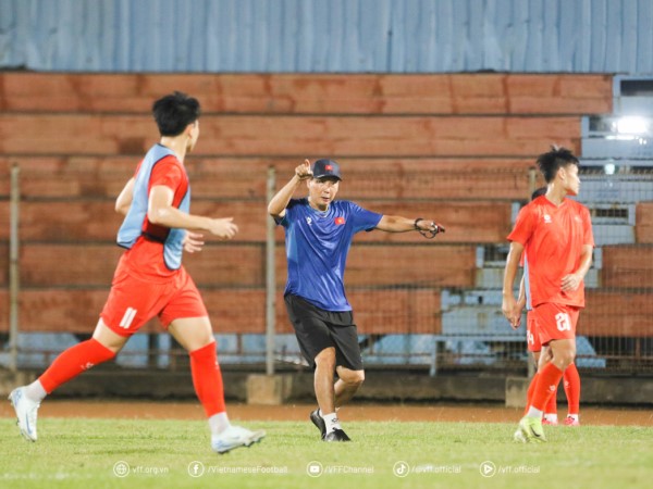 HLV Kim Sang Sik: “Tinh thần và chiến thuật là chìa khóa vượt khó”