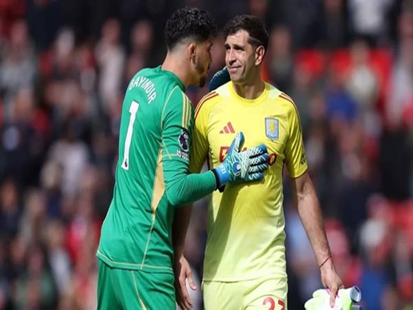 Khủng hoảng trong khung gỗ của Man United