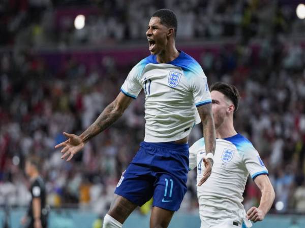 Rashford với chiếc áo số 11 ở đội tuyển Anh