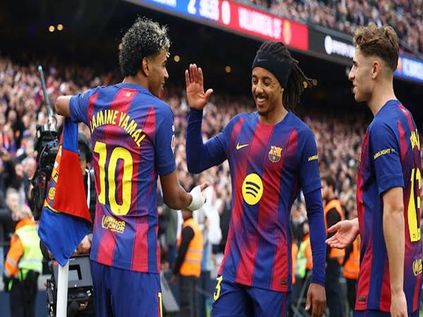 Tin Barcelona: Yamal tỏa sáng giúp Barca đè bẹp Villarreal